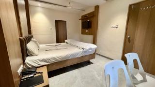 Hotel Dwani Palace - Navi Mumbai - 0