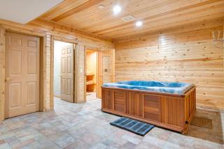 Hot Tub and Sauna Hoffman Estates Villa in Elgin! - Elgin - 8