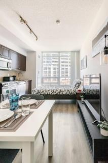 Luxury CN Tower Suites - Save on Monthly Stays - 8