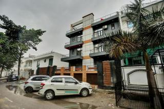 Townhouse Happy Keys Near Iskcon Temple Noida - Noida - 5