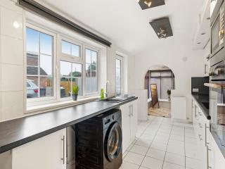 Cosy 3 Bedroom house with free parking, Sleep 6, Close to City - North Hykeham - 4