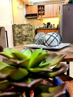 Elegant 2BR Flat in QC with Netflix and Parking!! - Manila - 4