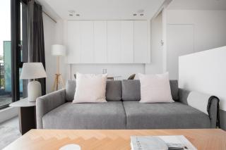 Blueground Hoxton balcony nr shops bars LON-343 - 9