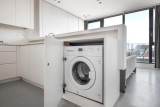 Blueground Hoxton balcony nr shops bars LON-343 - 2