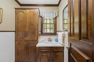 Cajun Stays Cozy 3BR Ranch Near Lafayette with WiFi and Parking - Broussard - 1