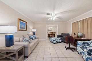 Cajun Stays Cozy 3BR Ranch Near Lafayette with WiFi and Parking - Broussard - 1