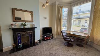 4 Queens Gardens Seaside Apartment - Eastbourne - 0