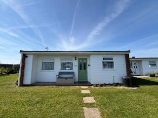 Green Farm, Three Bedroom, pet friendly, free WiFi with bed linen and towels included plus FREE pool passes! - Great Yarmouth - 3