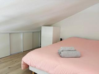 Duplex cosy neuf - wifi - balcon - en bordure de forêt de pins - proche plage - 5
