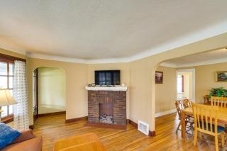 Home 2 Mi to Lakewood Park and Solstice Steps! - Lakewood - 6