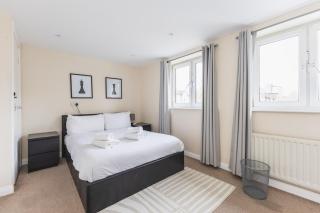 Spacious & Trendy 4-bed Near River Thames - 8