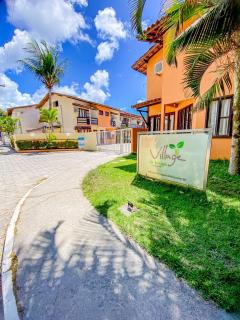 Casas com 2 suítes (ambas com ar split) e internet privativa 300MBPS, no Residencial Village do Bosque, condomínio com quiosques com churrasqueiras , piscina, sauna portaria 24hrs, a aproximadamente 200m da praia de Taperapuã Axé Moi - Porto Seguro - 5