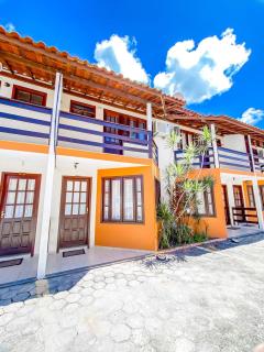 Casas com 2 suítes (ambas com ar split) e internet privativa 300MBPS, no Residencial Village do Bosque, condomínio com quiosques com churrasqueiras , piscina, sauna portaria 24hrs, a aproximadamente 200m da praia de Taperapuã Axé Moi - Porto Seguro - 3
