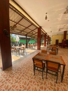 Hana Riverside Hotel - Vang Vieng - 3