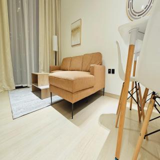 Luxury Belvilla 1BR Pool View Apartment in JVC - 4