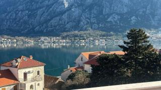 Seaview apartment in Prcanj with balcony overlooking the Bay of Kotor and surrounding mountains - Prčanj - 6