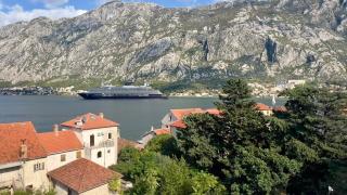 Seaview apartment in Prcanj with balcony overlooking the Bay of Kotor and surrounding mountains - Prčanj - 9