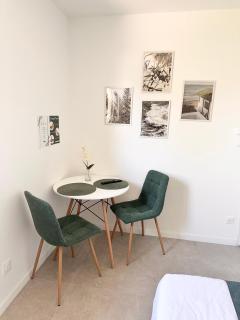 Chambre avec coin repas & fitness - Beynost - 8