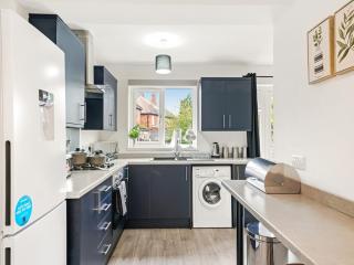 Contractors Deal-Sleeps 7- Parking, stylish, Comfy Beds - 6