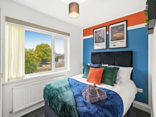 Contractors Stay-Sleeps 7- Parking,Modern, Comfy Beds - 1