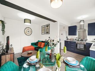 Contractors Deal-Sleeps 7- Parking, stylish, Comfy Beds - 1