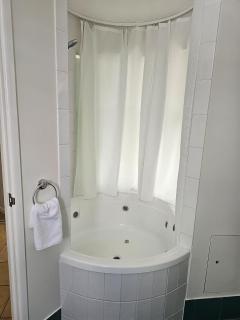 Serene Escape with Resort Amenities - Noosaville - 9