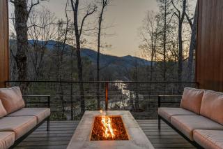 Pet-Friendly Riverfront with Hot Tub Views and Fishing - Burnsville - 9