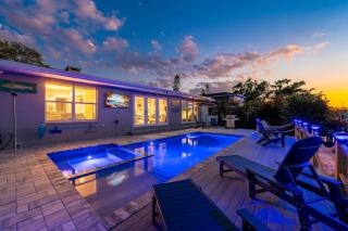 The Tiki Bay House 3BR with Heated Pool - Sarasota - 0