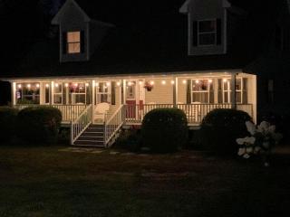 Pine and Sea Beach Retreat - Ellsworth - 3