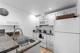 Happy Hideaway - Aspen Village Condo w seasonal pool, close to lake, park, golf, and downtown - McCall - 9
