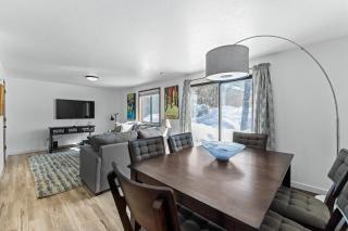 Happy Hideaway - Aspen Village Condo w seasonal pool, close to lake, park, golf, and downtown - McCall - 6