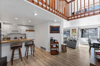 Happy Hideaway - Aspen Village Condo w seasonal pool, close to lake, park, golf, and downtown - McCall - 5