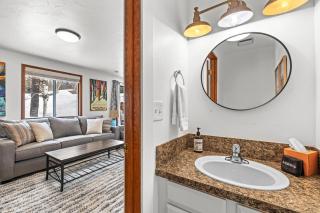 Happy Hideaway - Aspen Village Condo w seasonal pool, close to lake, park, golf, and downtown - McCall - 3
