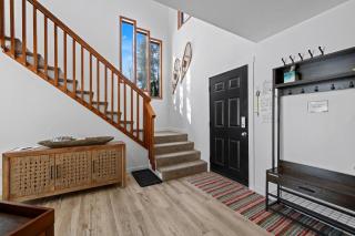 Happy Hideaway - Aspen Village Condo w seasonal pool, close to lake, park, golf, and downtown - McCall - 2
