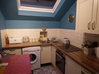 Cosy central 1 bedroom apartment, free parking - 0