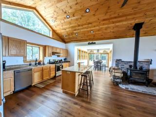 Sportsmans Waterfront Log Cabin - Otis - 2