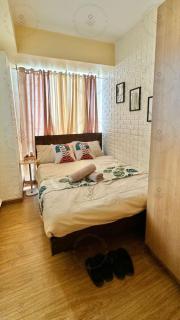 2BR condo Azure Netflix, Karaoke & Board games - 9