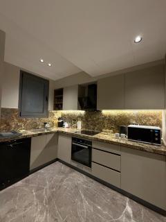 Modern 2BR Apartment in New Cairo at Silver palm - 8