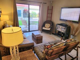 101 - Caribbean décor and a few steps to pool - New Smyrna Beach - 9