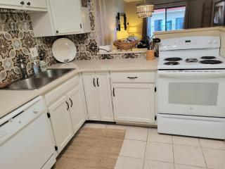 101 - Caribbean décor and a few steps to pool - New Smyrna Beach - 5