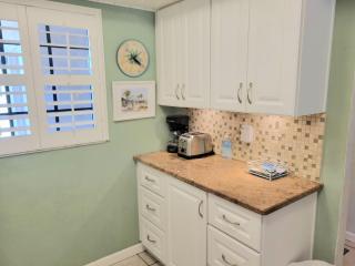 110 - Ocean View 1/1 Poolside Ground Floor - New Smyrna Beach - 2