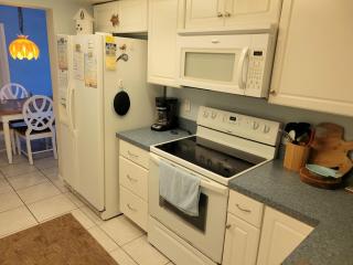 103 -One Bedroom with Futons Ground Floor - New Smyrna Beach - 2