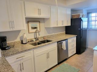 208 - Poolside 2 BR Great Ocean View - New Smyrna Beach - 8