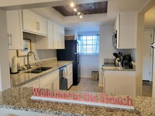 208 - Poolside 2 BR Great Ocean View - New Smyrna Beach - 6