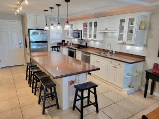 416 - Beautiful Oceanfront 2/2 with Comfy Beds - New Smyrna Beach - 4