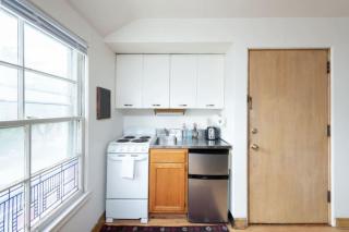 East Side Vintage Studio F2 - Near Brady St Plus Balcony - Milwaukee - 6