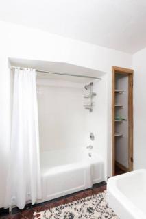 East Side Vintage Studio F2 - Near Brady St Plus Balcony - Milwaukee - 2