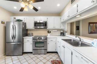 Charming 2-Bedroom, 2-Bath Condo with Golf Course Views in Isla Del Sol - 3