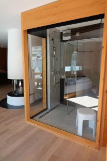 Sleek Mountain Escape Light and Airy - 2