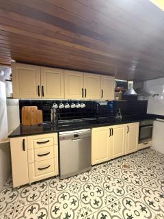 Pet-Friendly 3-Story Bohemian Greek House w Garden - Ayvalık - 4